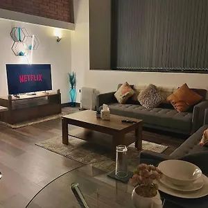 Cityzenretreat - Mezzanine Sleeps 4 Centre Apartment